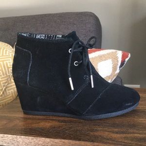 Tom’s Black Suede Desert Wedges - Size 6.5